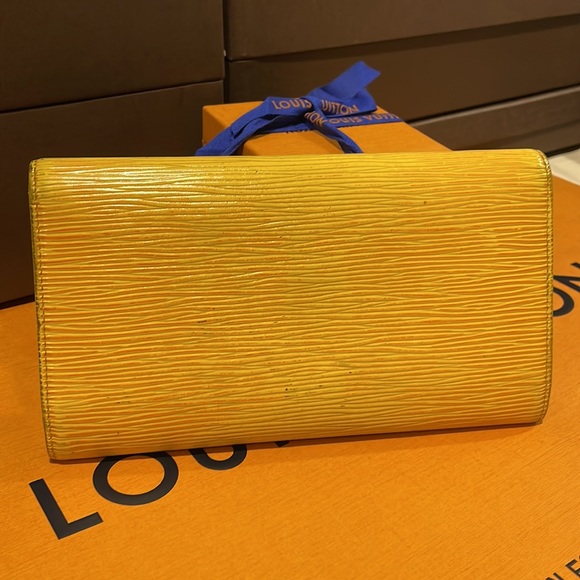 SOLD 💛💛Authentic Yellow Louis Vuitton Trifold Long Wallet - Picture 2 of 16